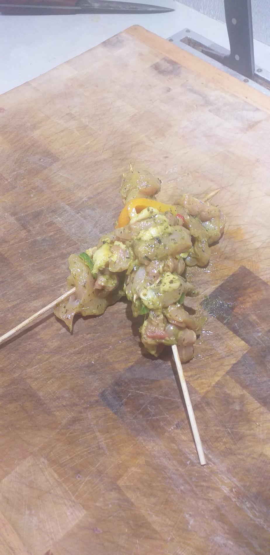 Brochette de poulet matinée